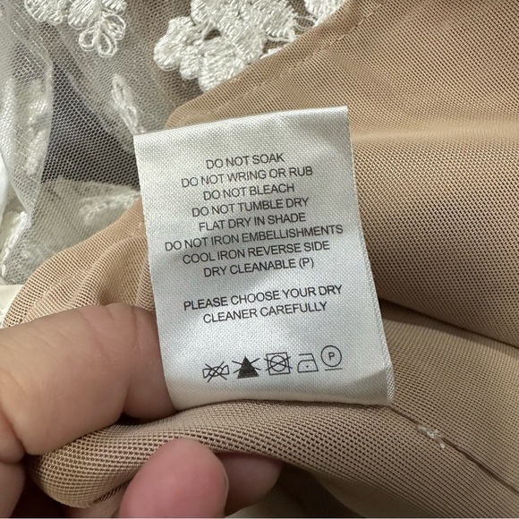 Bronx & Banco White Lace Overlay Exposed Back 2 Way Zipper Formal Dress Size 6 - Picture 13 of 14